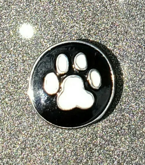 Silver 18mm enamel black and white dog ir cat pawprint. Snap fits ginger snap.