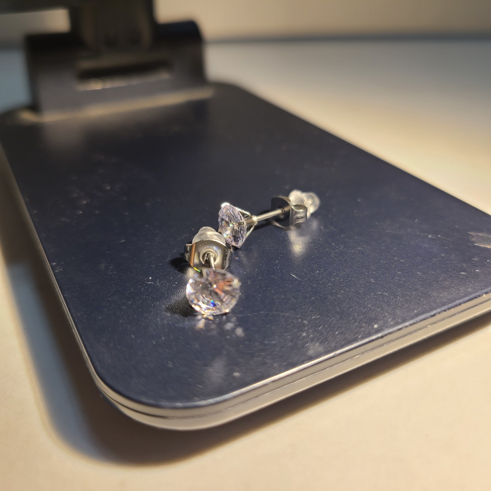 Men’s High Quality Stainless Steel Stud Earrings with One Carat Synthetic Zircon