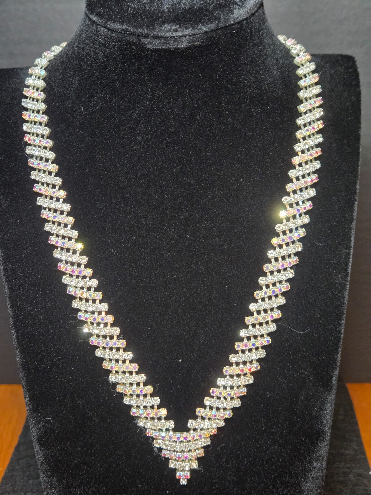 Clear Rhinestone Pointed Necklace Silver Tone