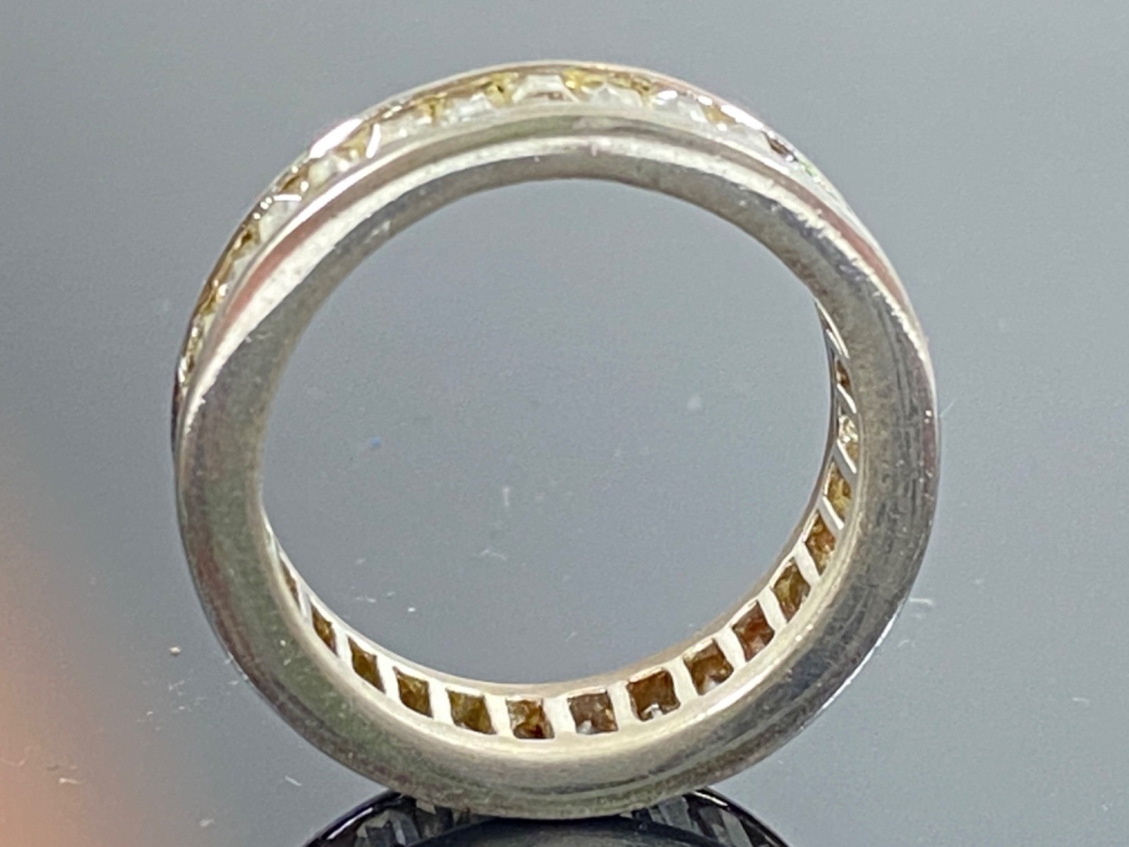 925 Sterling Silver & Zirconia Ladies Band Ring- Size 7 / 5.2 grams