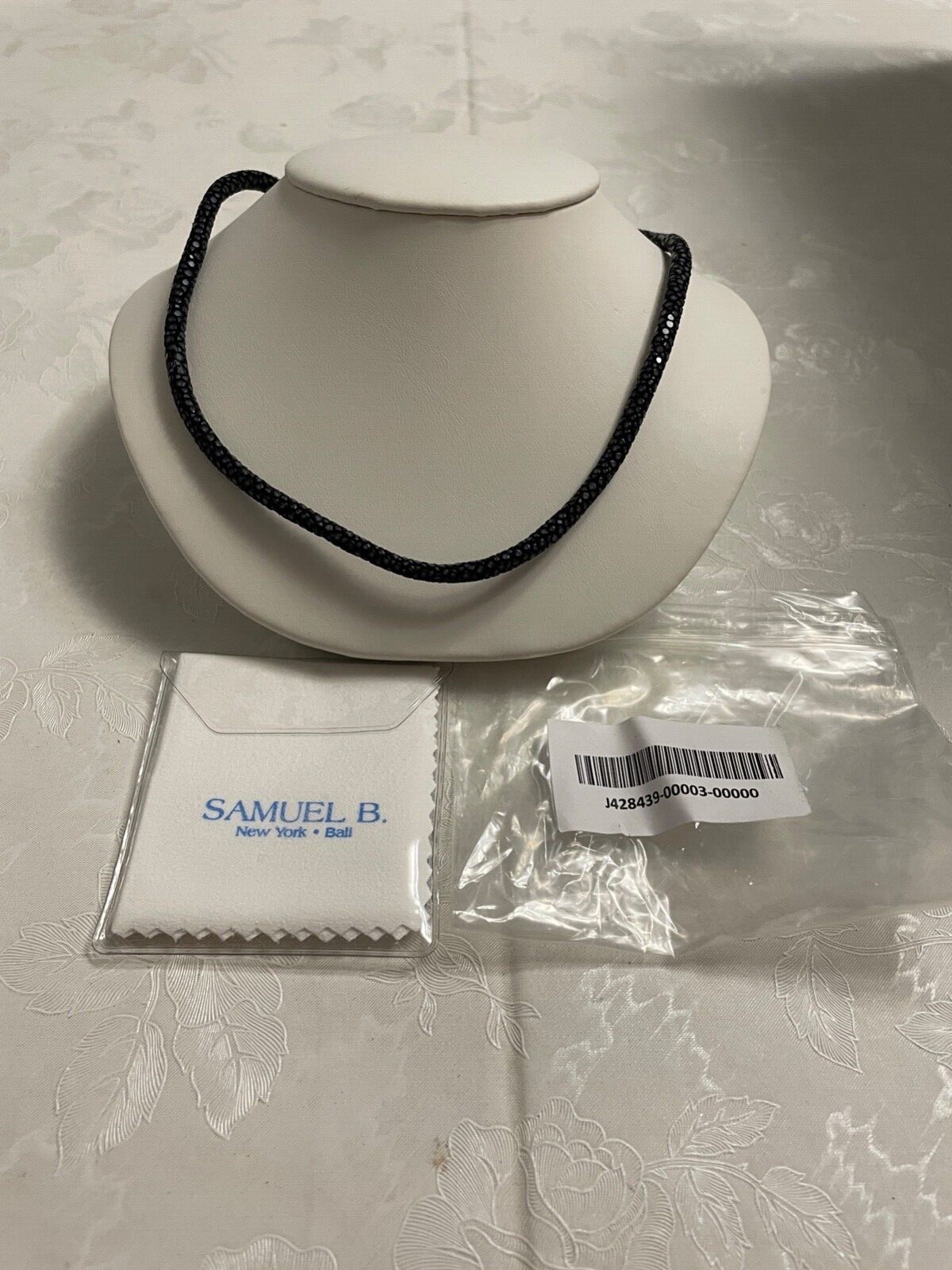 NWT Samuel B Genuine Stingray Leather Necklace Made in Hong Kong New York Bali