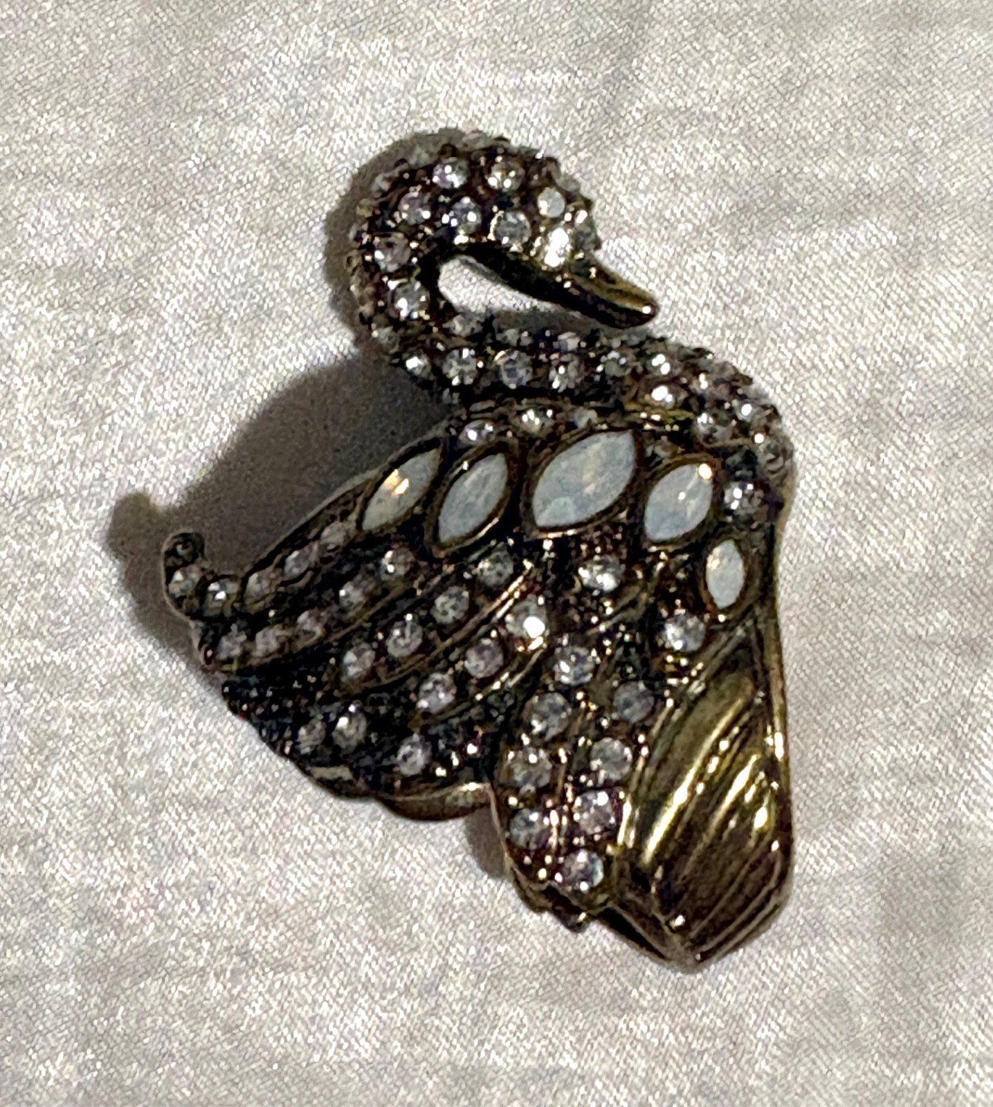 Heidi Daus gold crystal swan ring size 7 – Approx 17.5mm dia- great condition