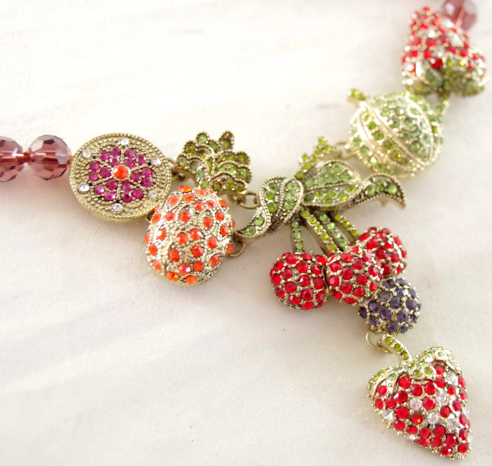 NWOT DESIGNER STYLE CRYSTAL RHINESTONE FRUIT COMPOTE STRAWBERRY DANGLE NECKLACE