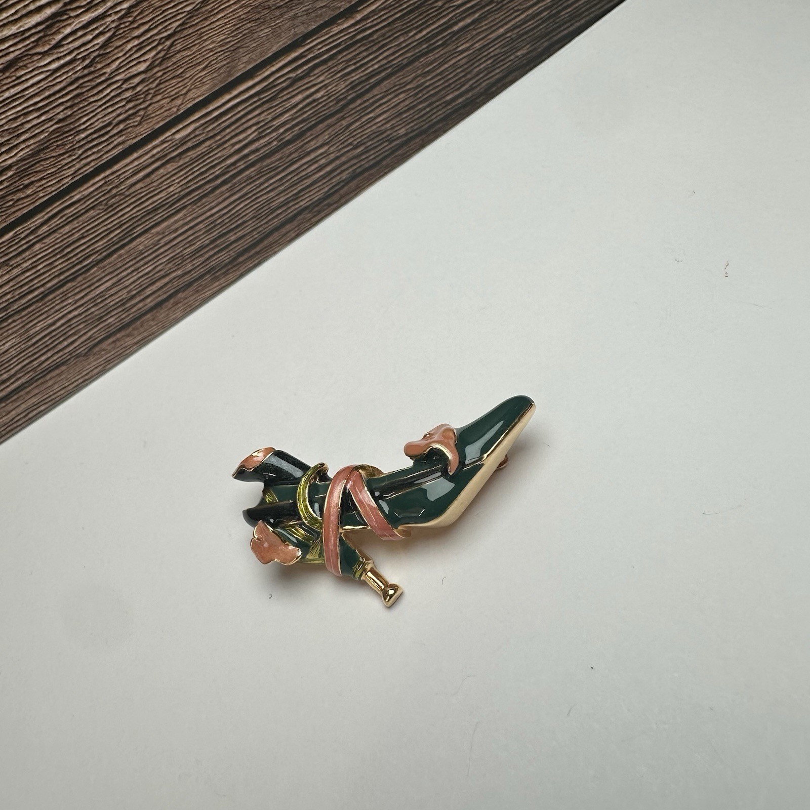Kenneth Jay Lane KJL Green Enamel High Heel Shoe Brooch Pin