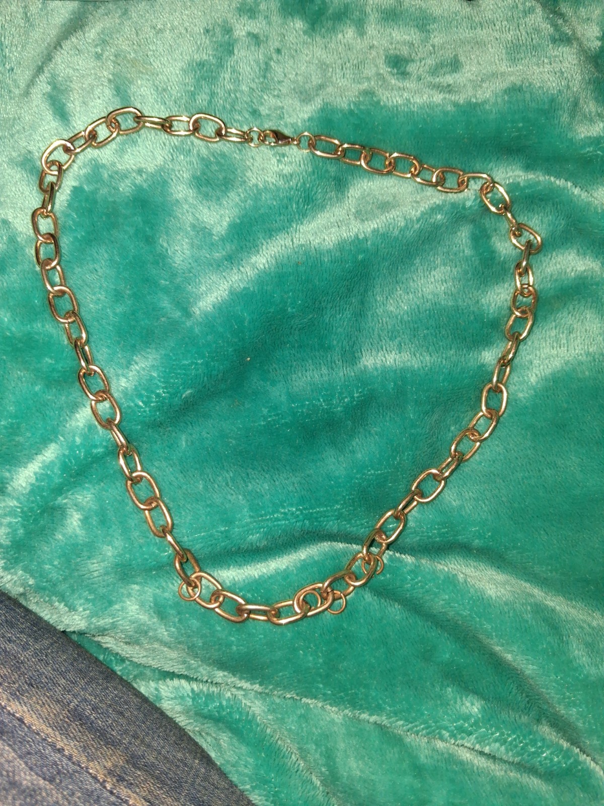 Gold Tone Oval Link Chain Necklace Metal No Stone Lobster Clasp