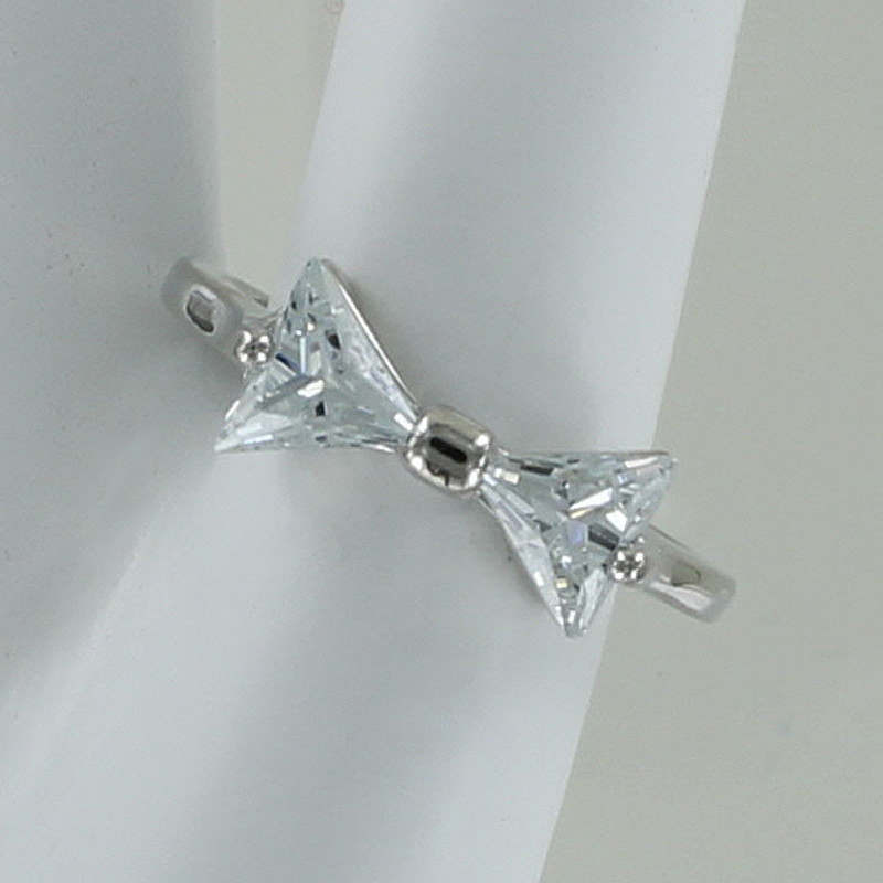 BOW RING – Silver Plated Zinc Alloy Clear Cubic Zirconia Sparkle Cocktail Shiny
