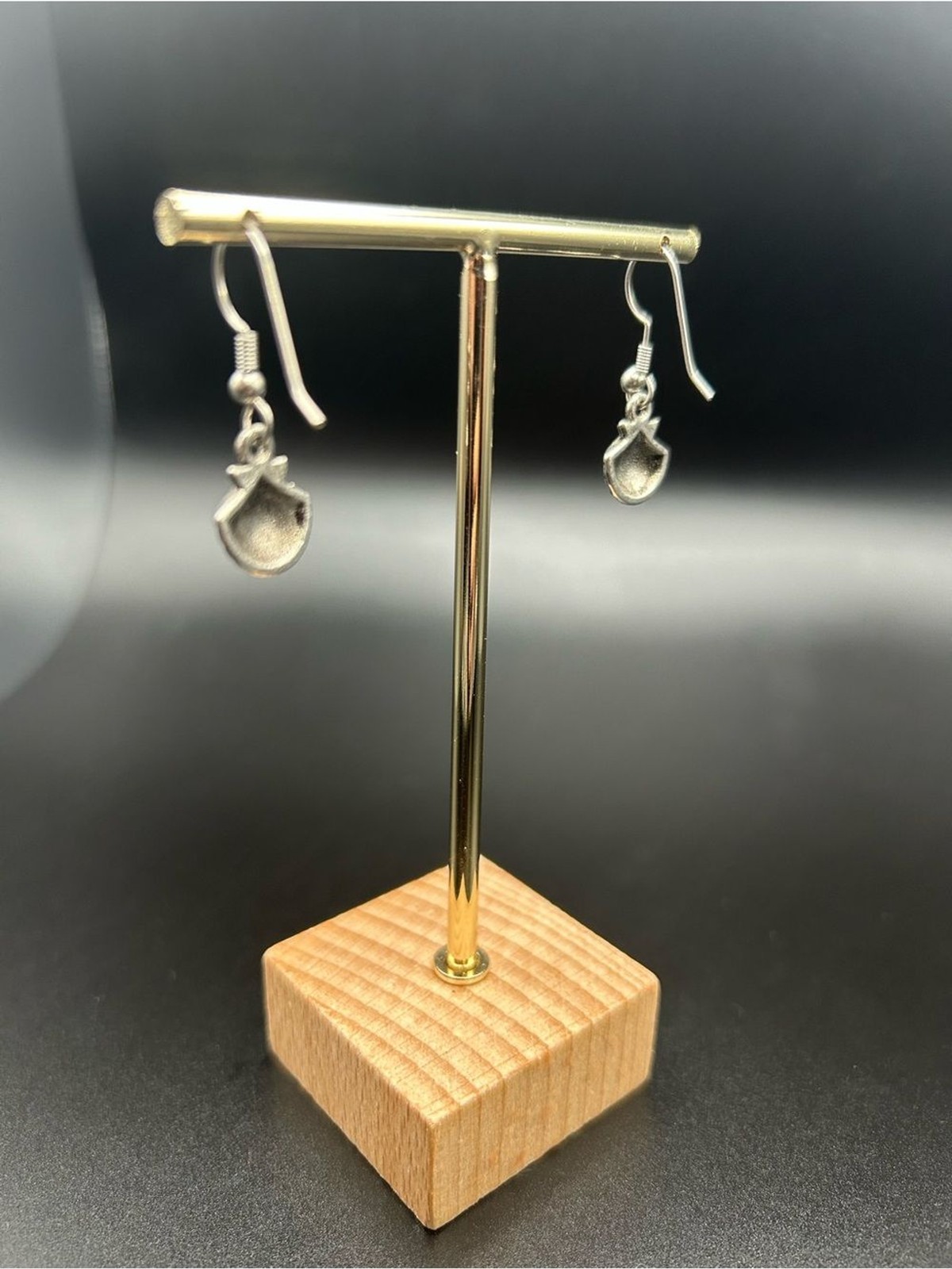 Silver Tone Scallop Seashell Dangle Earrings Coastal Beachy