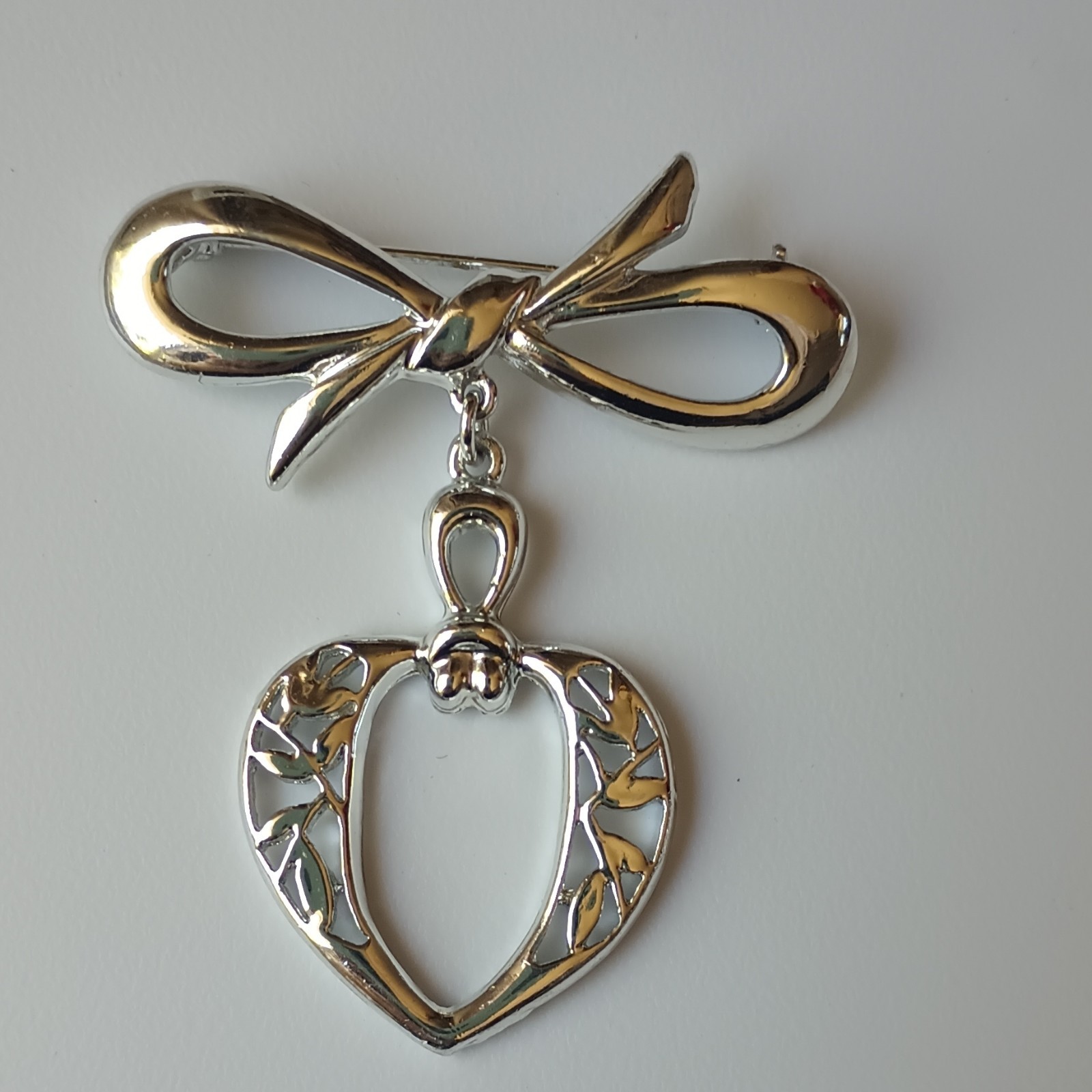 Two-Tone Bow Heart Dangle Brooch Pin Gold & Silver Tone Metal Love Theme