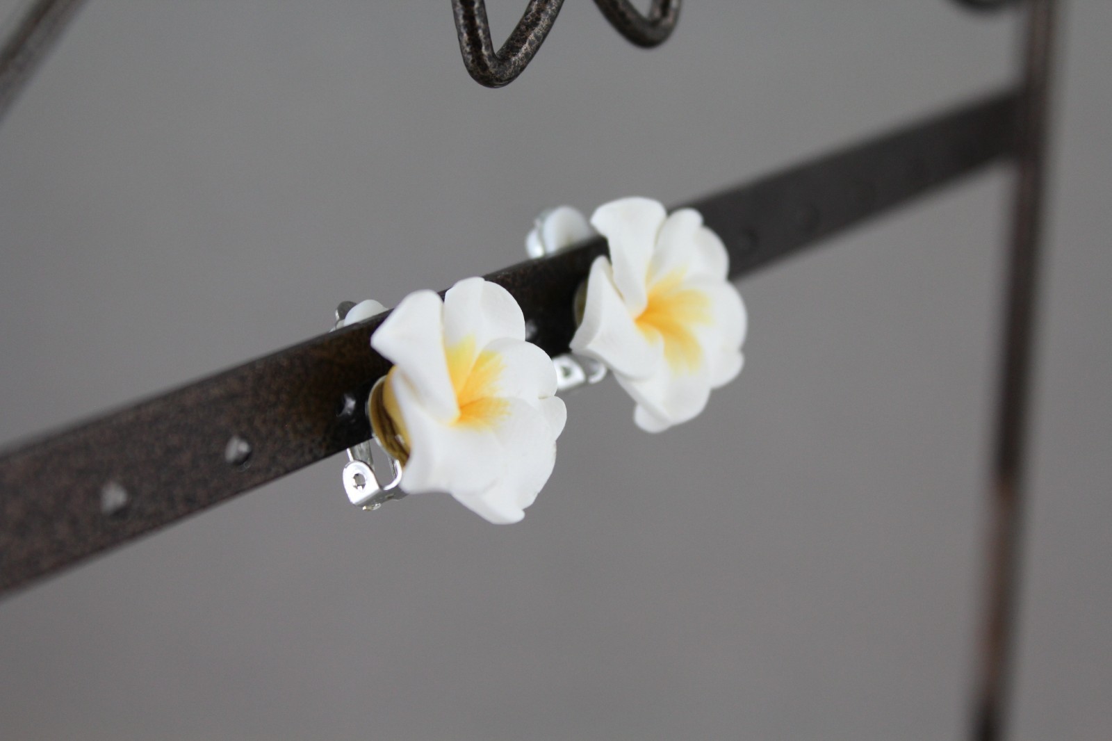 White flower Clip On earrings pendant clips lightweight plumeria hawaiian