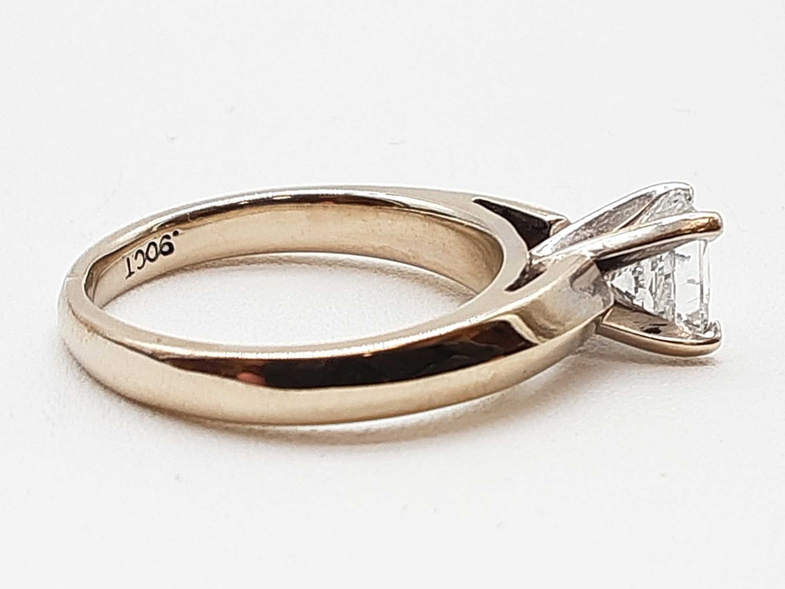 0.90 Carat Diamond 18k Two Tone Gold 5.4g Solitare Ring Size 6 Do0824llxzde