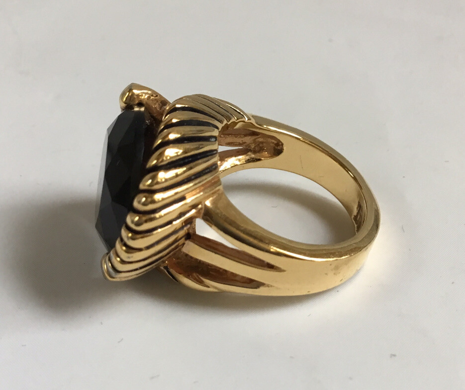 Lia Sophia “Envy” Green Crystal Ring Gold Tone Unique Setting. EUC