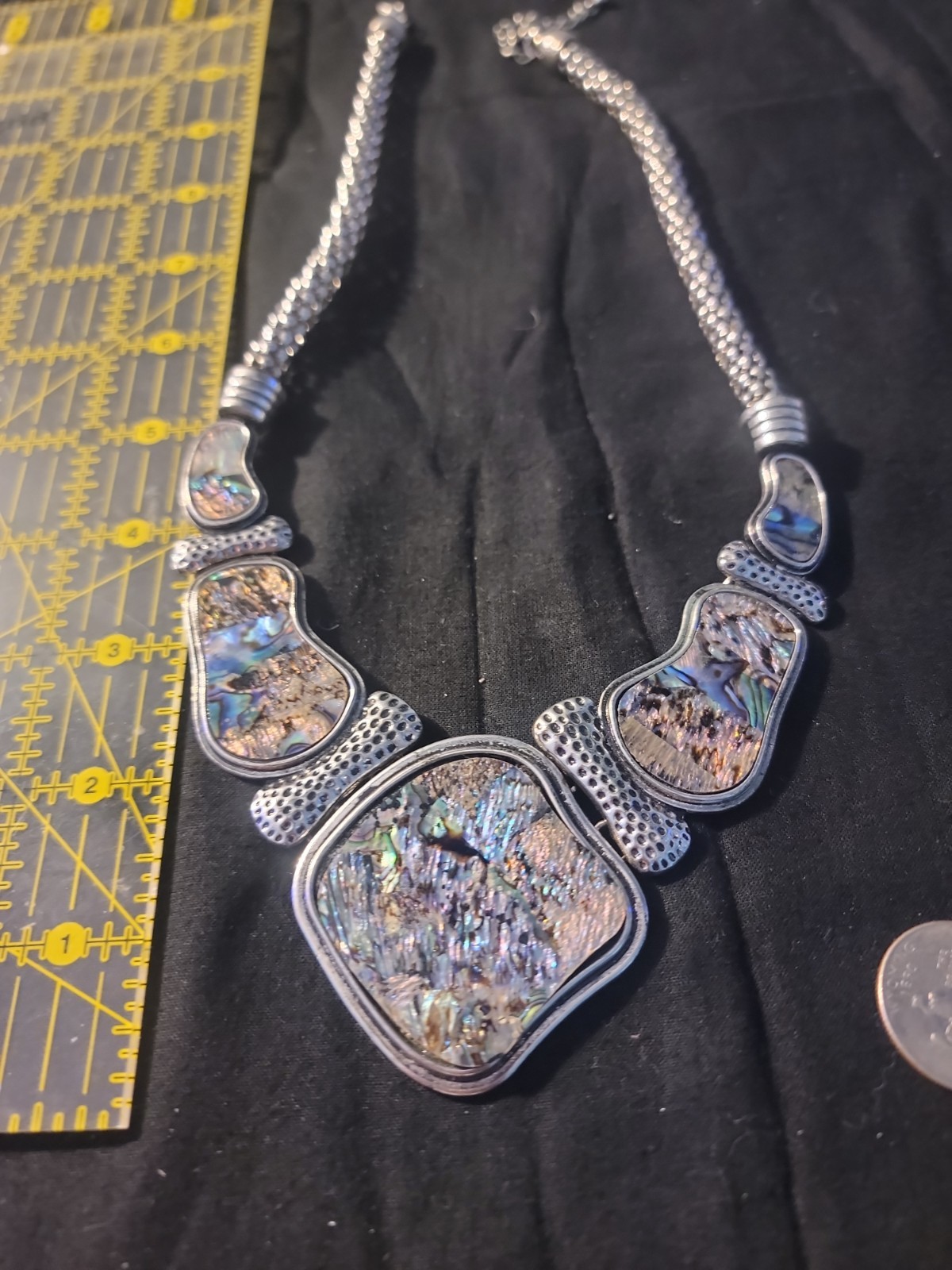 LARGE SHAPED ABOLONE SHELLS CHARM STATEMENT NECKLACE WITH SILVER TONE CHAIN MINT