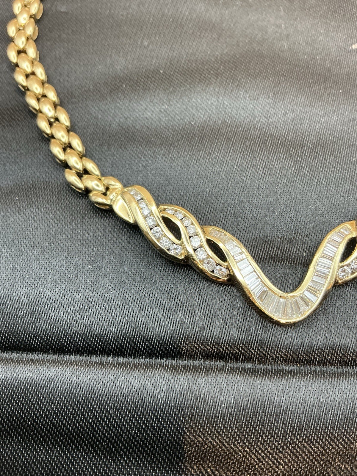 14k Gold Tone Curb Chain Necklace, Round & Baguette Diamonds In Ribbon Style