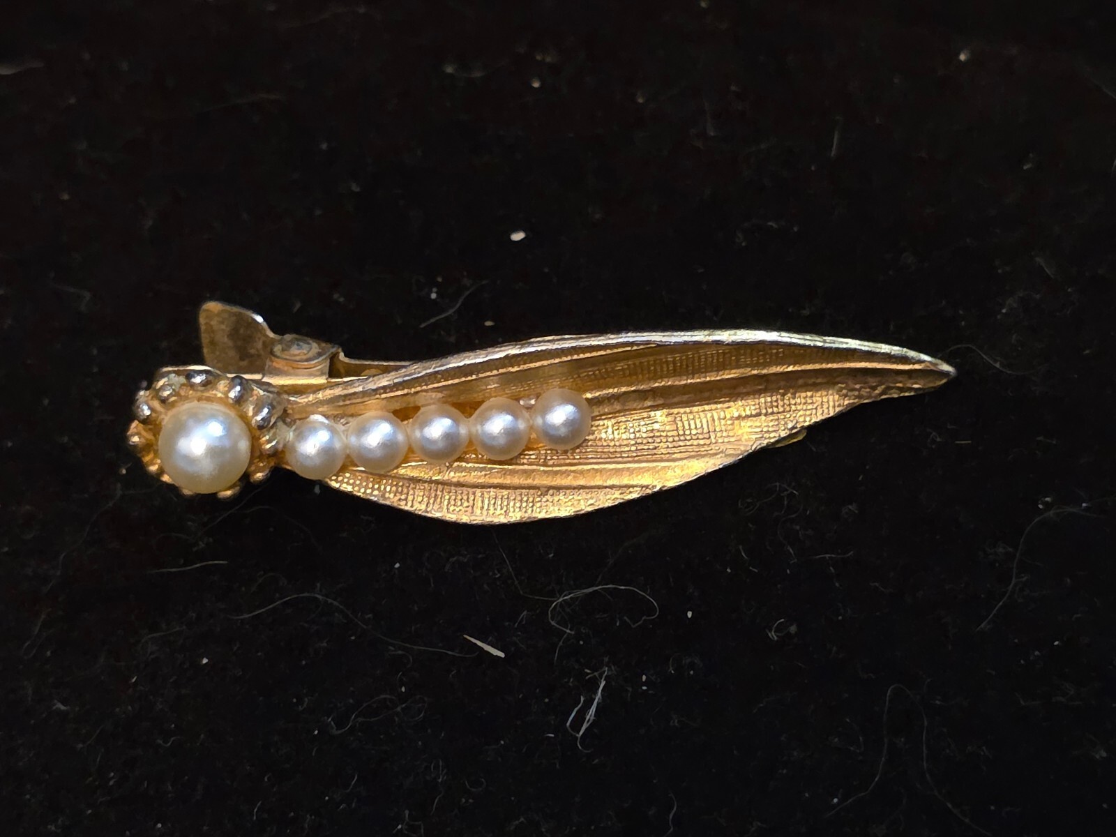 Vintage Gold Tone Leaf Hair Clip with Faux Pearls