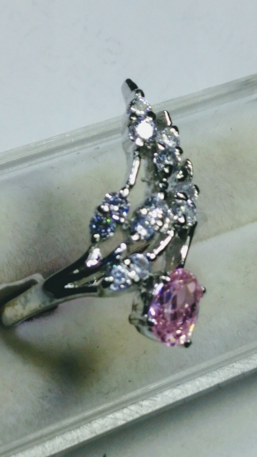 ALLURING DESIGNER CZs SET RING IN STERLING SILVER.925 RING SIZE 5.75-6.0