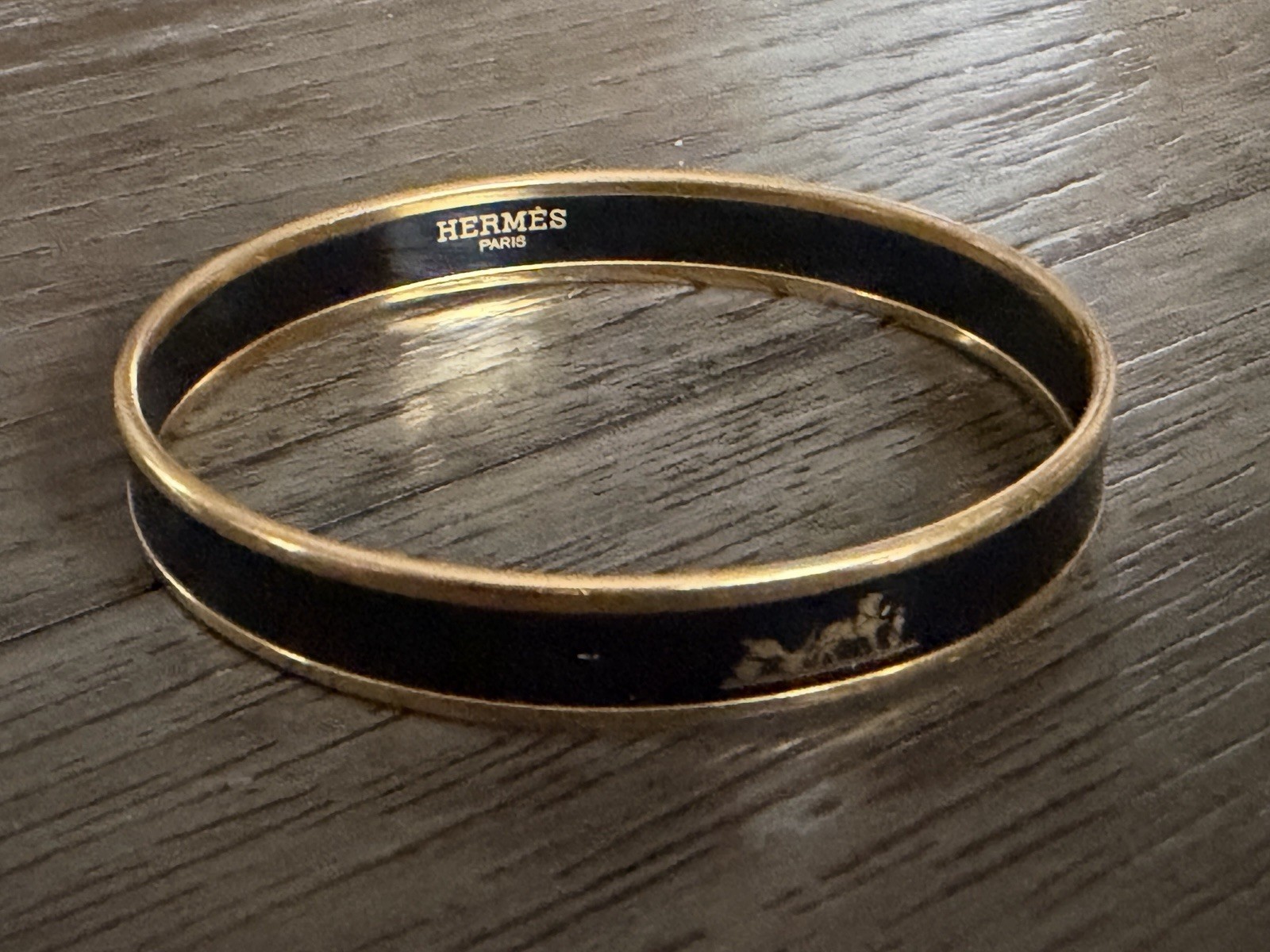 Authentic Hermès Caleche Black Enamel & Gold Plates Narrow Bangle Bracelet 8.25”