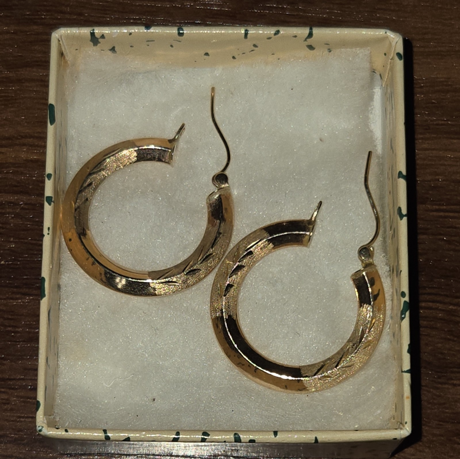 10k (417) Gold Engraved Round Hoop Earrings