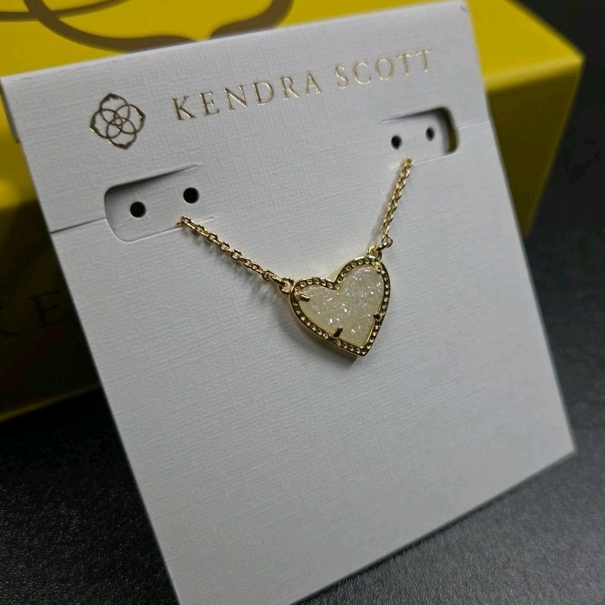 Kendra Scott Ari Heart Pendant in Gold Iridescent Drusy