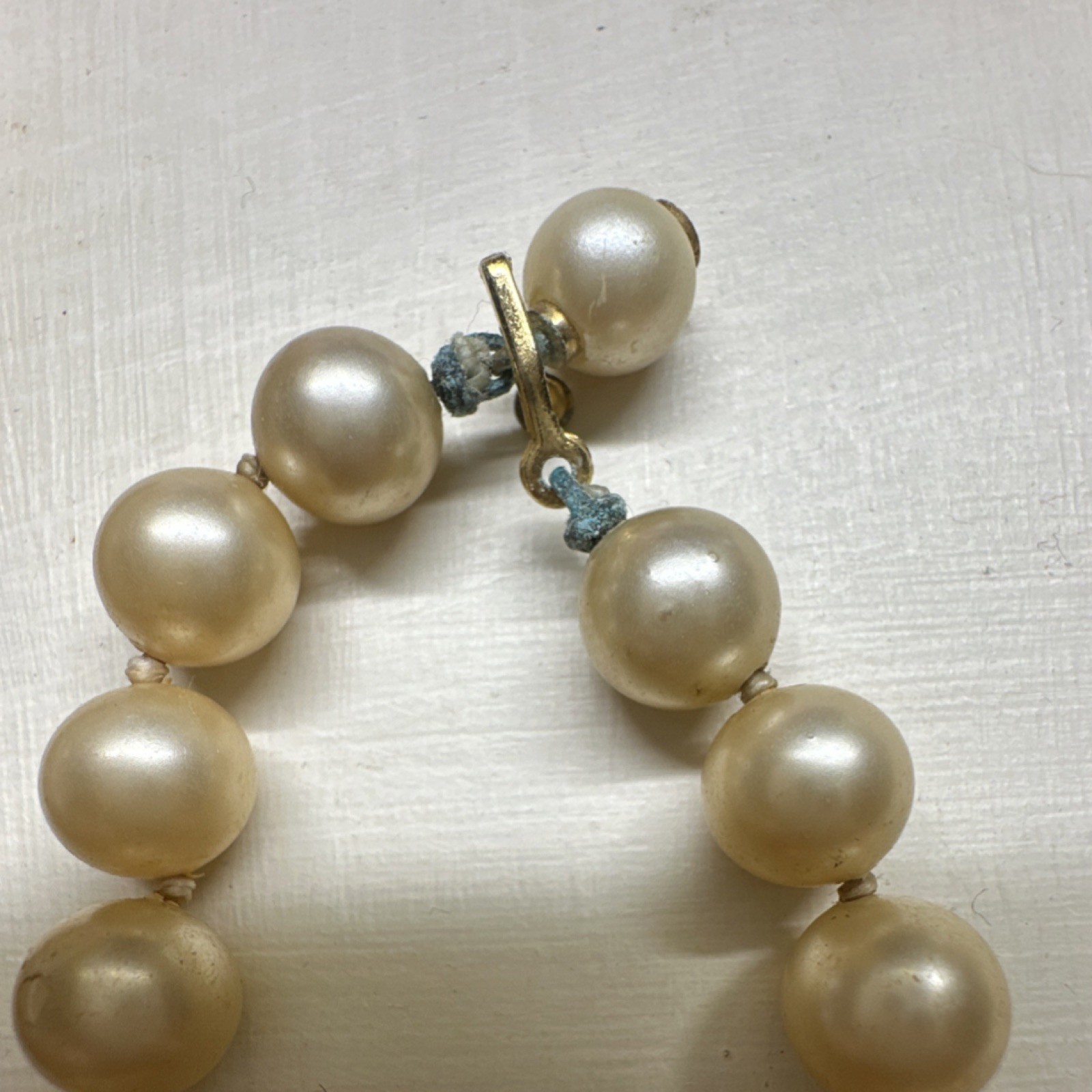 Ivory Beaded Imitation Pearl Necklace Plastic 19-24 in Hook Closure Round Stone
