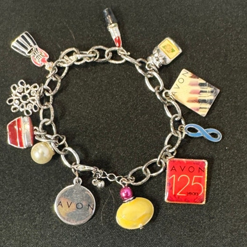 Avon 125th Anniversary 12 Charms 8.5” Charm Bracelet Pre-owned