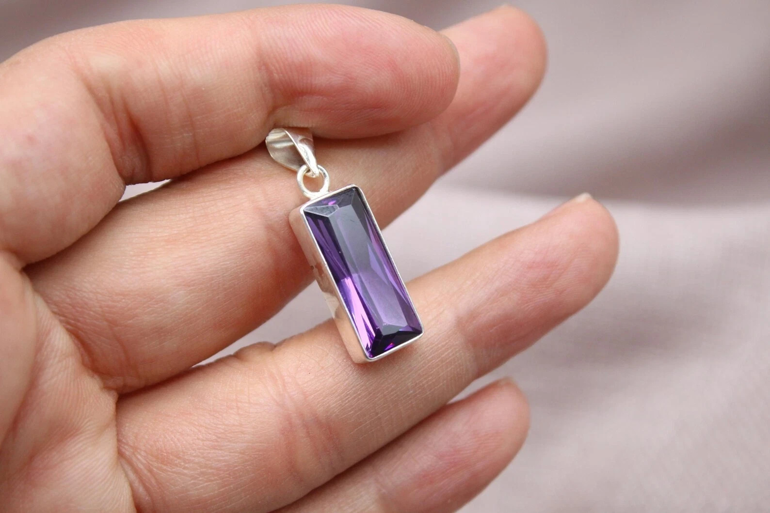20.85 Ct Natural Purple Amethyst – Sterling Silver Solitaire Pendant Gemstone