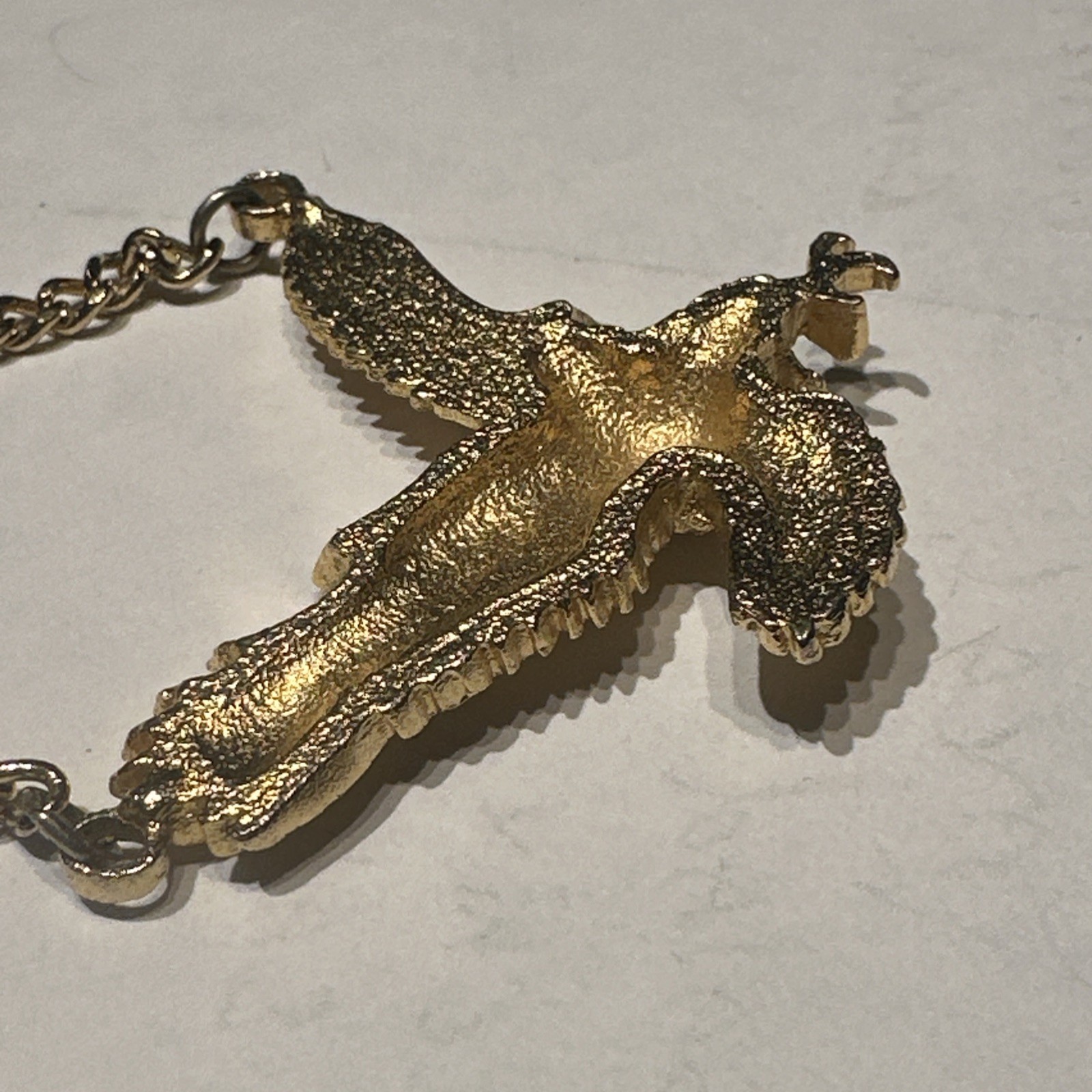 Eagle On Chain Gold Color Not Sure Of Metal 19 In Chain