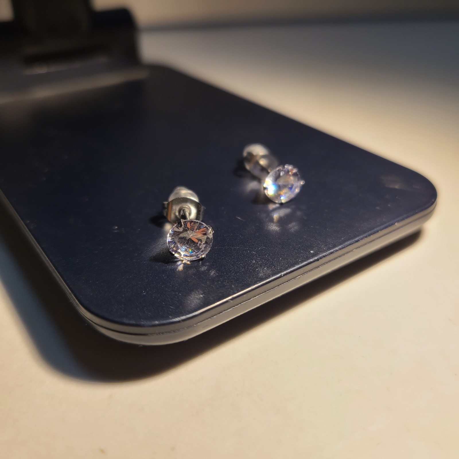 Men’s High Quality Stainless Steel Stud Earrings with One Carat Synthetic Zircon
