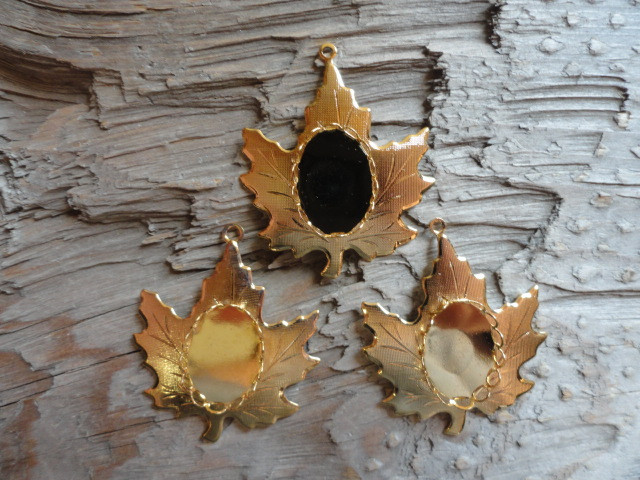 Oak Leaf Pendant Gold Plated 13x18mm Vertical Bezel (pkg 3) 0187