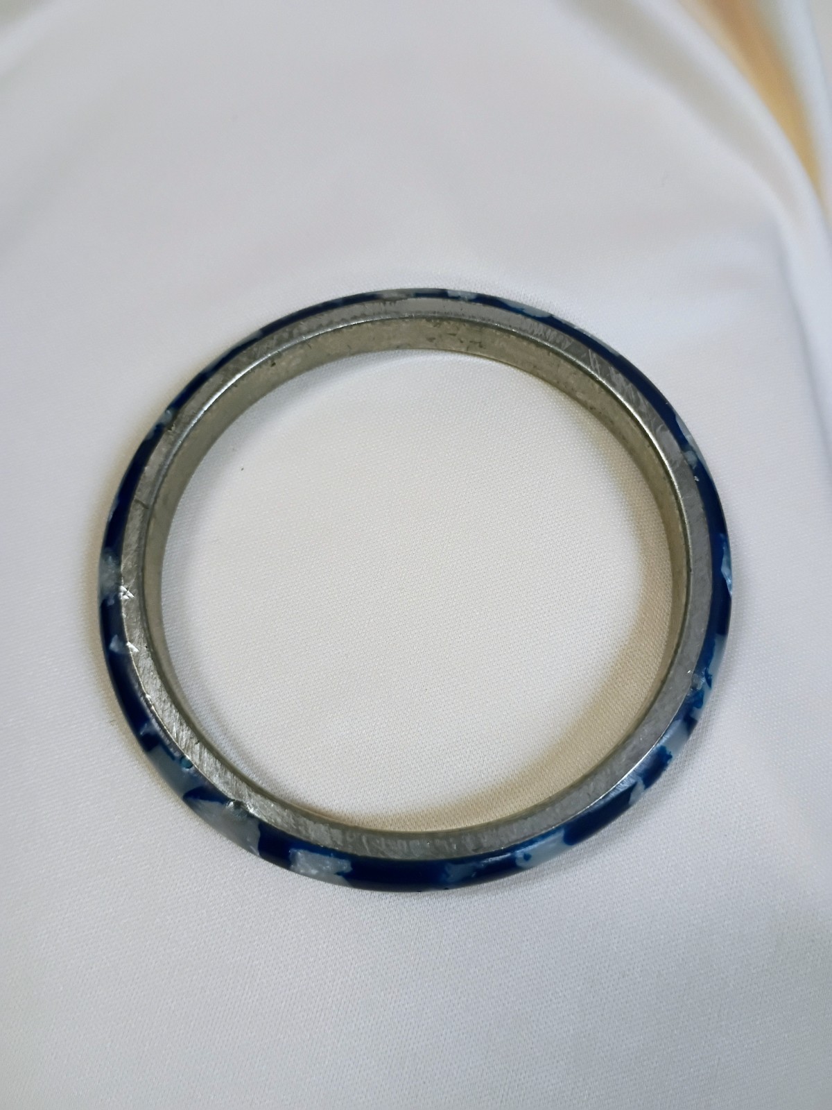 Blue Marbled Plastic/Metal Round Bangle Bracelet No Stone