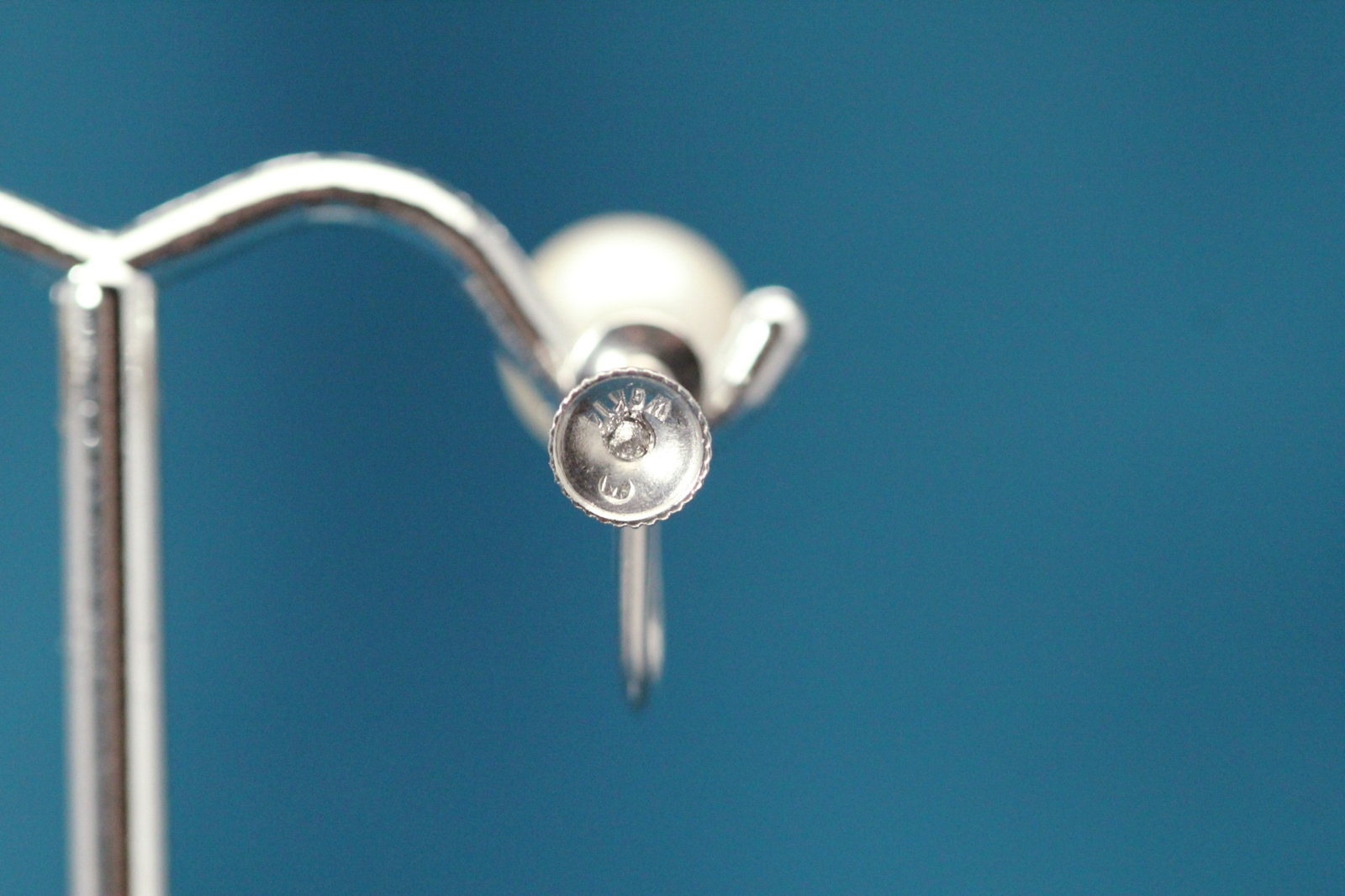 14k White Gold Vintage 7.5 mm Pearl Screw Back Earrings 2.4 Grams (EAR5438)