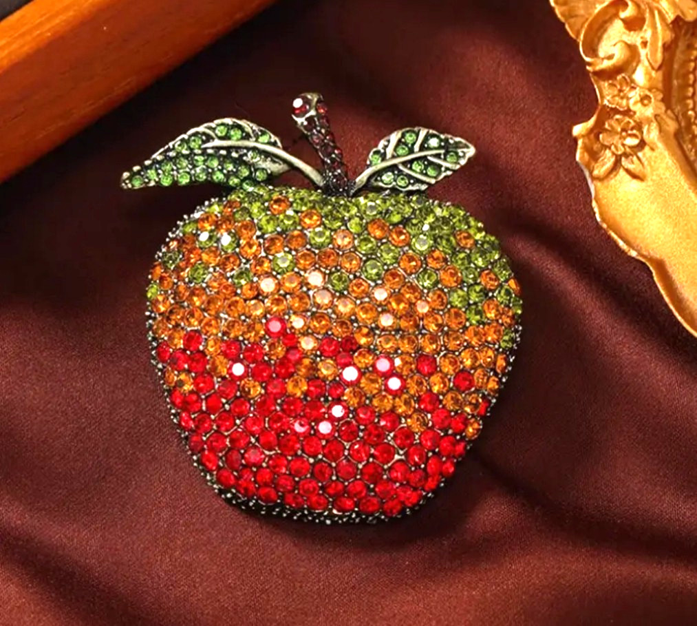 RED RHINESTONE APPLE LEAF PIN BROOCH~VTG HALLOWEEN THANKSGIVING FALL CORNUCOPIA