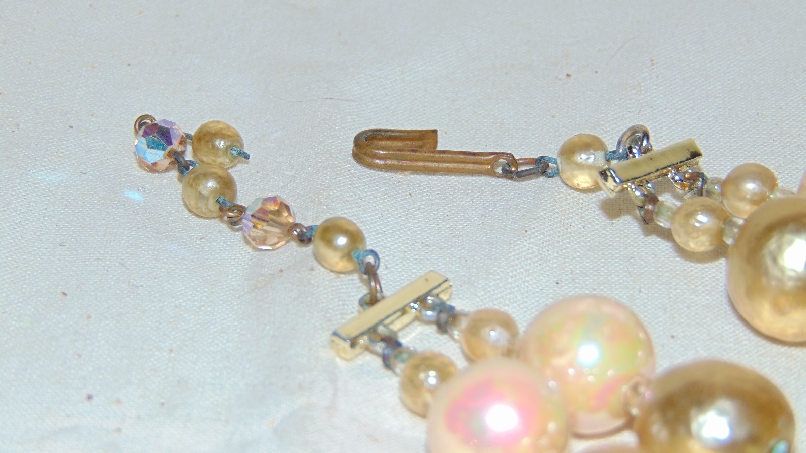 15″ TO 17″ VINTAGE BEAUTIFUL TWO STRAND GLASS BEAD NECKLACE