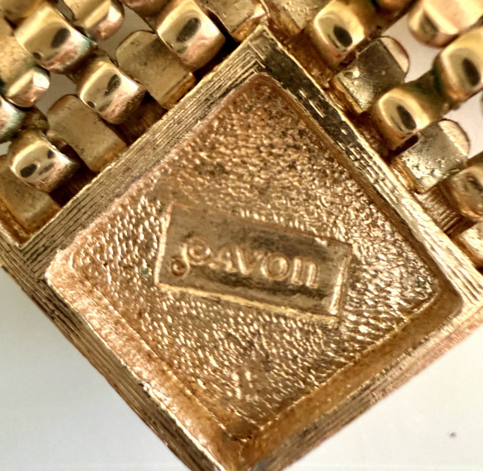 AVON Brick Chain Design V Shape Pave Rhinestone Push Lock Gold Tone Necklace 16”