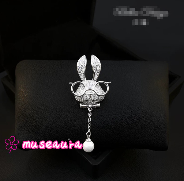 Cartoon Rabbit Glasses Pin Vintage Style Statement