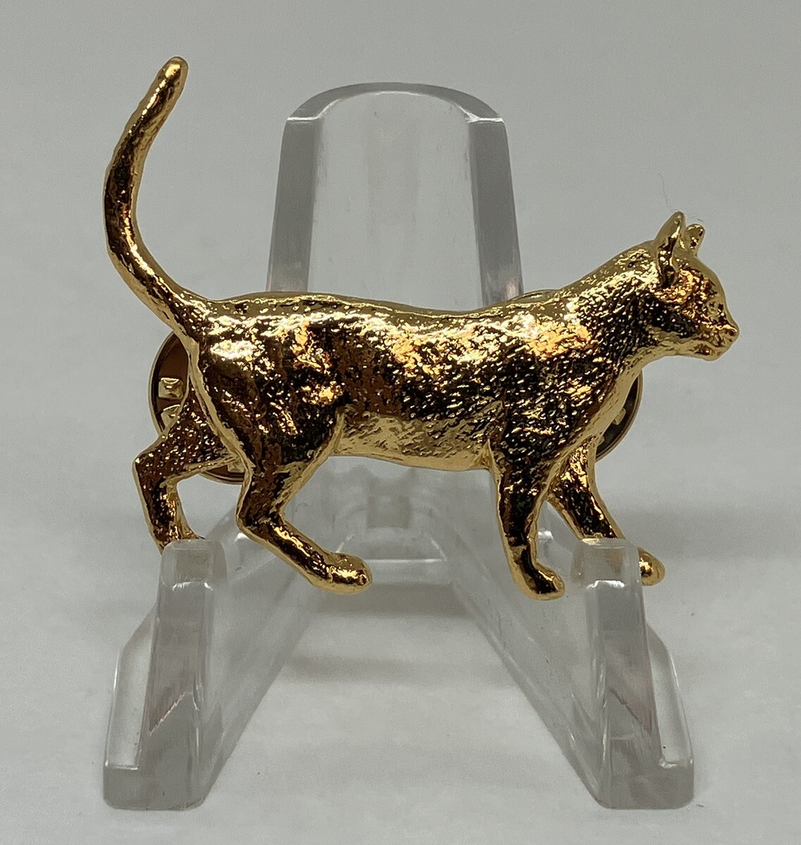 GG Harris Gold Tone Fine Pewter Cat Pin 438 (C) 1992 – (1A)