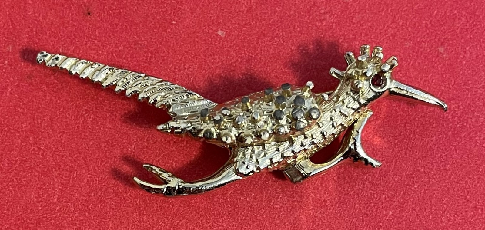 Road Runner Gold Toned Brooch/Pin – as shown