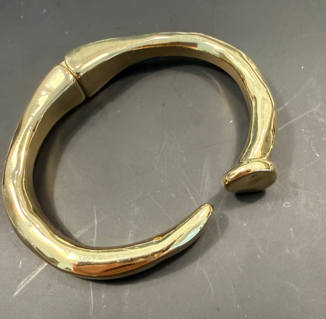 UNO de 50 gold plated nail shaped bracelet