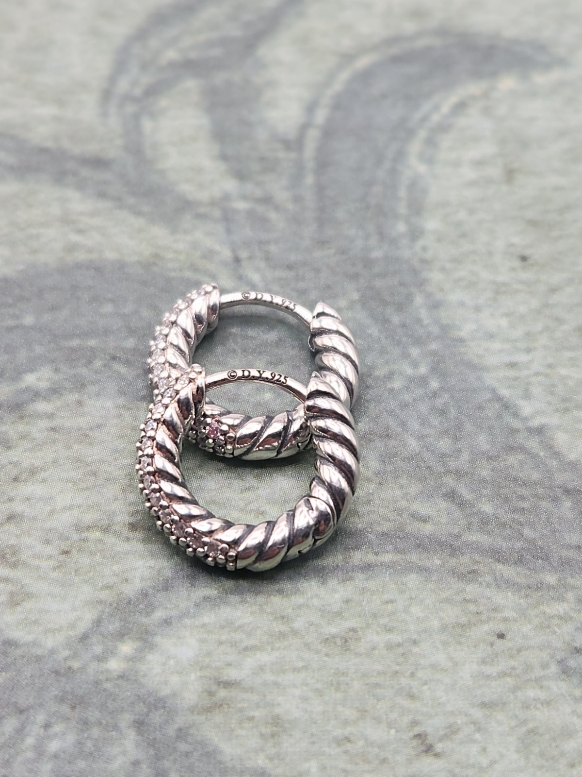 David Yurman 925 Sterling Silver Pavé 7mm Huggie Hoop petite Earrings