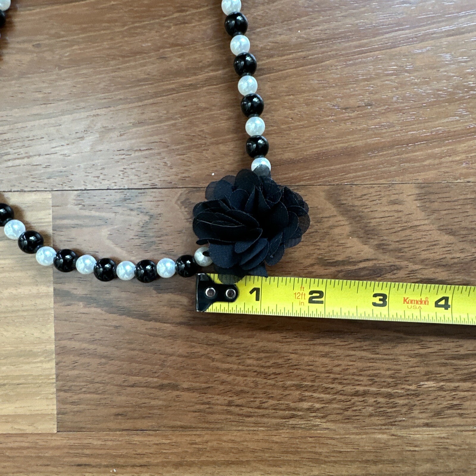 Gymboree Girls White Pearl Black Chunky Bead Flower Necklace Elastic NWOT