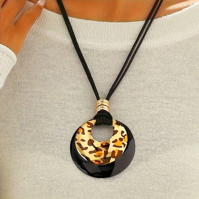 Women’s Retro Leopard Print Pendant Necklace Fashion Hip Hop Choker Chain