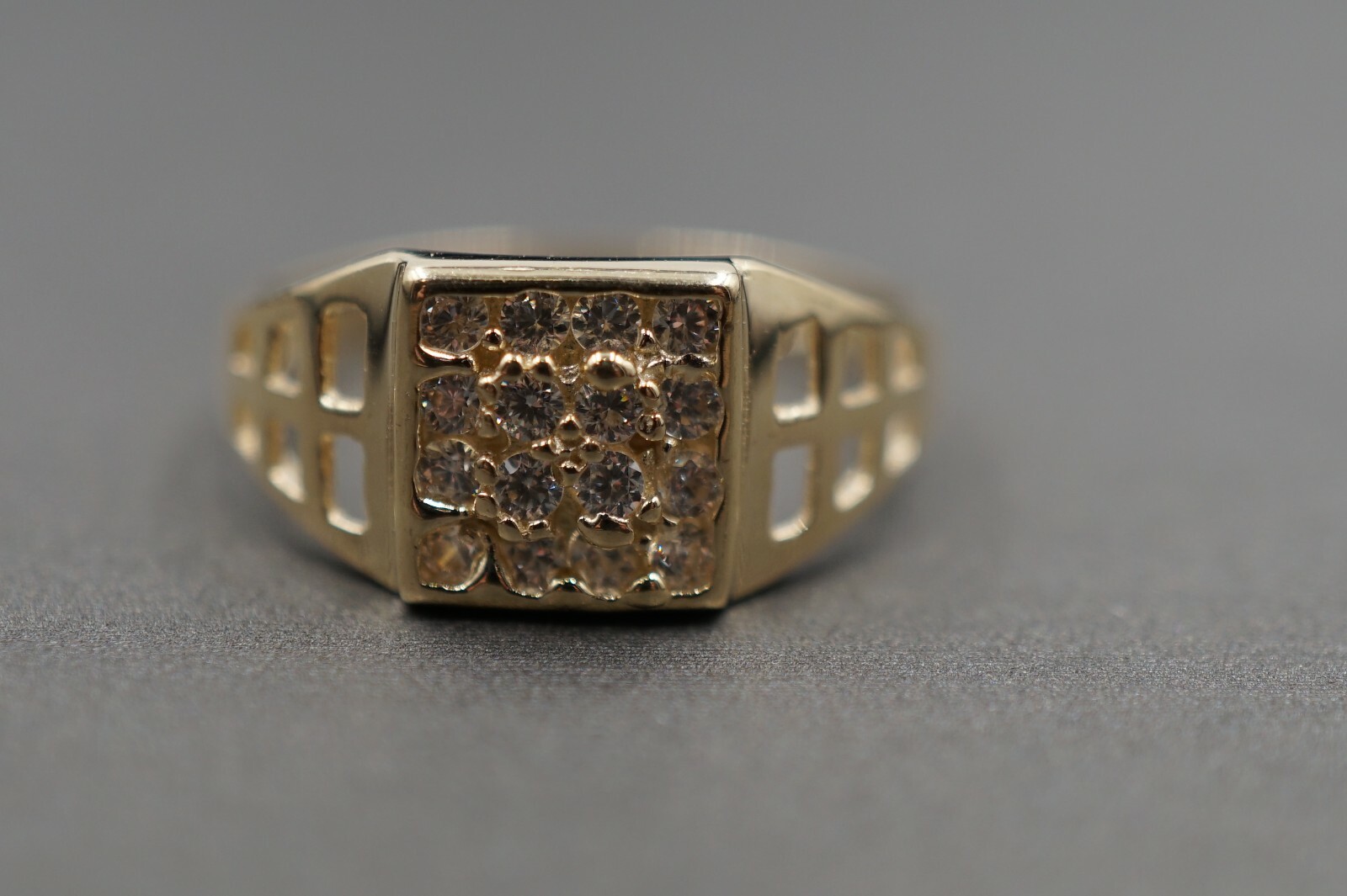 10K Solid Yellow Gold Square CZ Baby Kid Children Pinky Band Ring. Size 4.5