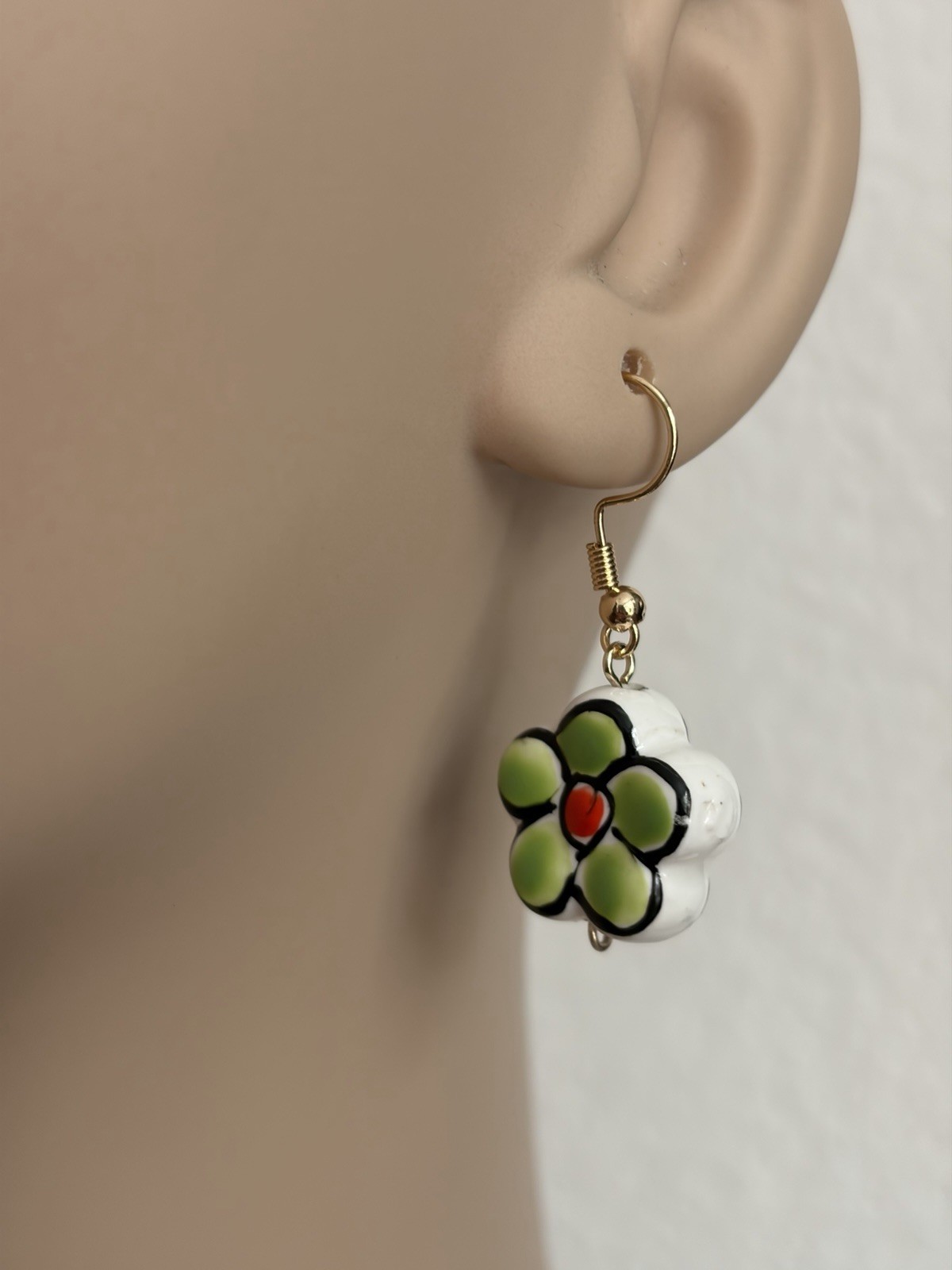 Green White Flower Dangle Hook Earrings Gold Tone Floral Enamel Lightweight