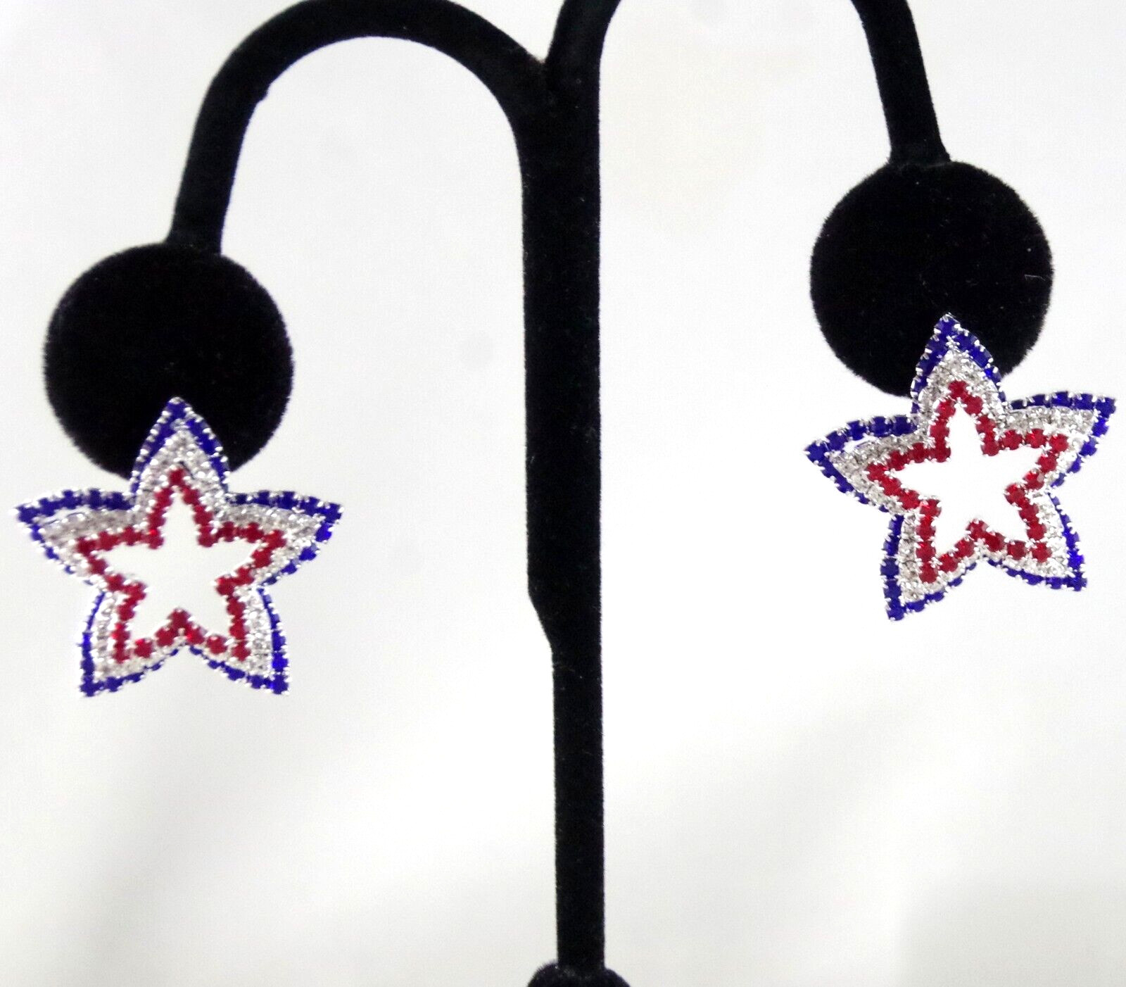 Prong-Set Rhinestones! 1.25″ NEW BETSEY JOHNSON PATRIOTIC TIERED STAR EARRINGS