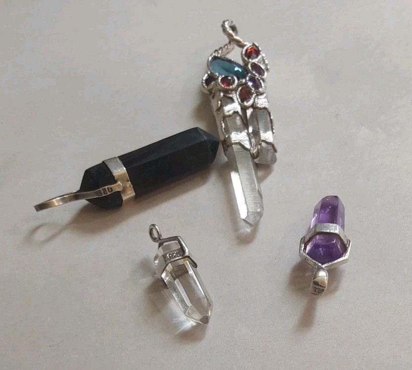 Lot Of Black Onyx Amethyst Quartz Gemstone Pendants 10.3 4.6 2.1 & 1.6 Grams
