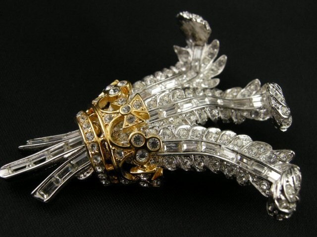 KJL Kenneth Jay Lane TREASURES OF THE DUCHESS Prince of Wales Feather Pin w/Box
