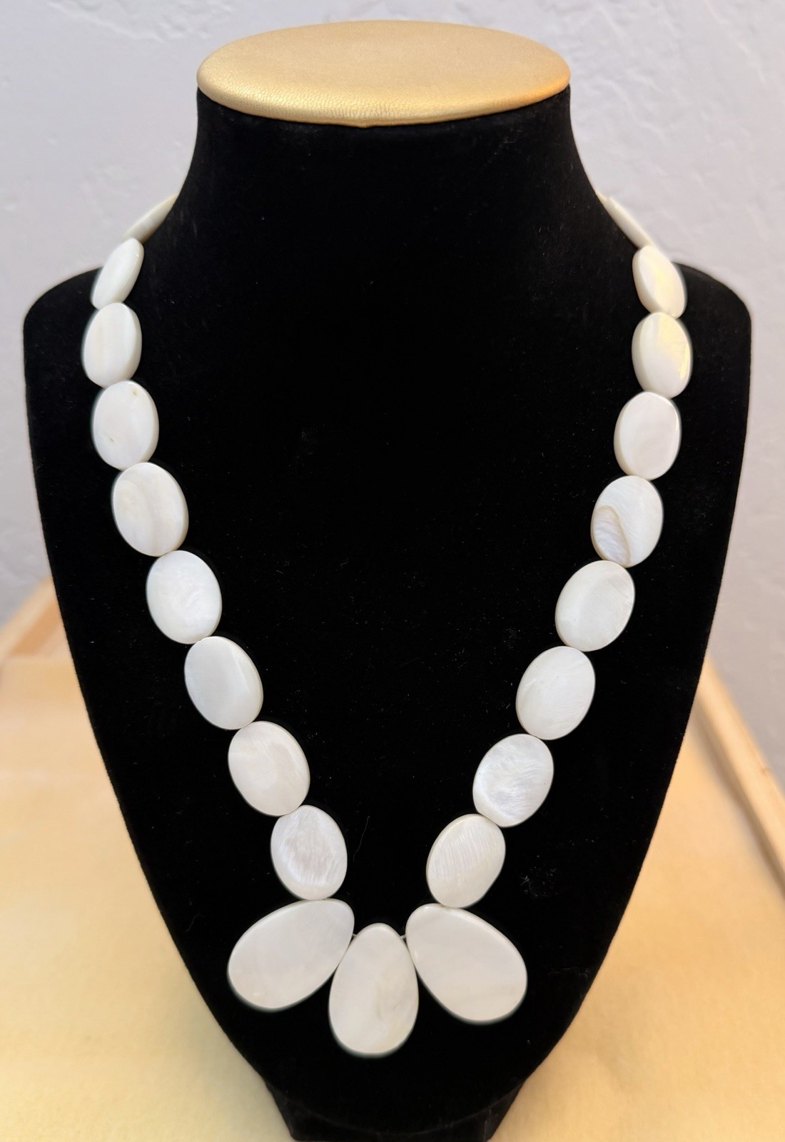 White Oval Mother OF Pearl Necklace with Clear crytal Beads, Lobster Clasp Chain