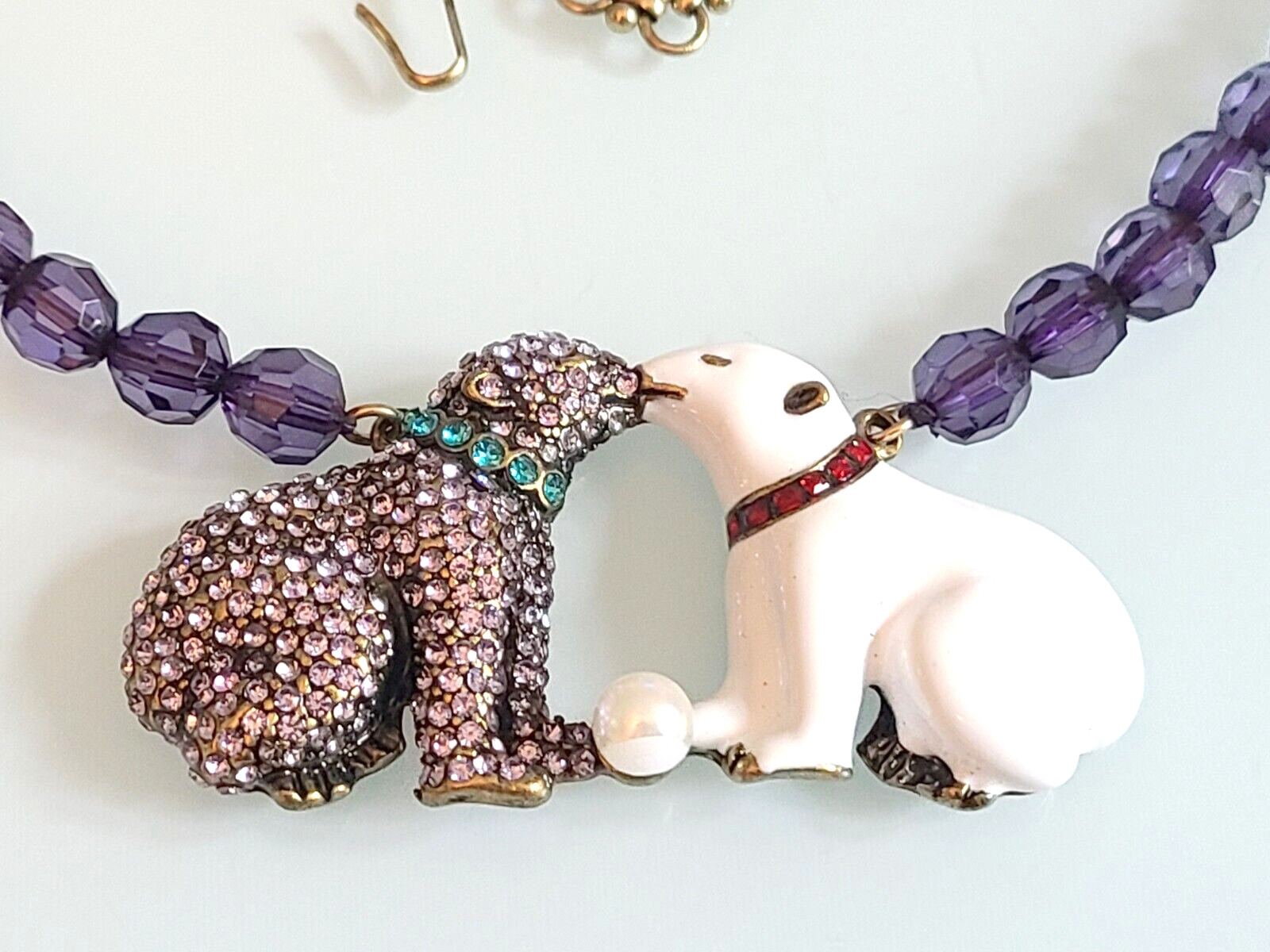 DESIGNER STYLE UNSIGNED POLAR BEARS KISSING PURPLE CRYSTAL NECKLACE