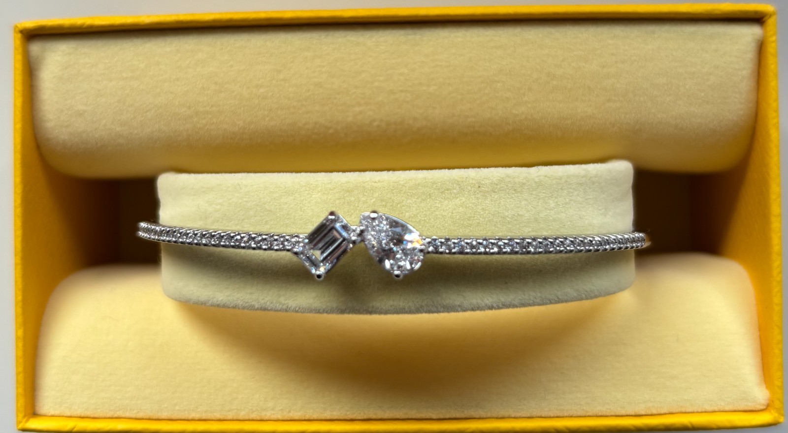 Genuine Swarovski Mesmera Bangle (Model 5667253)