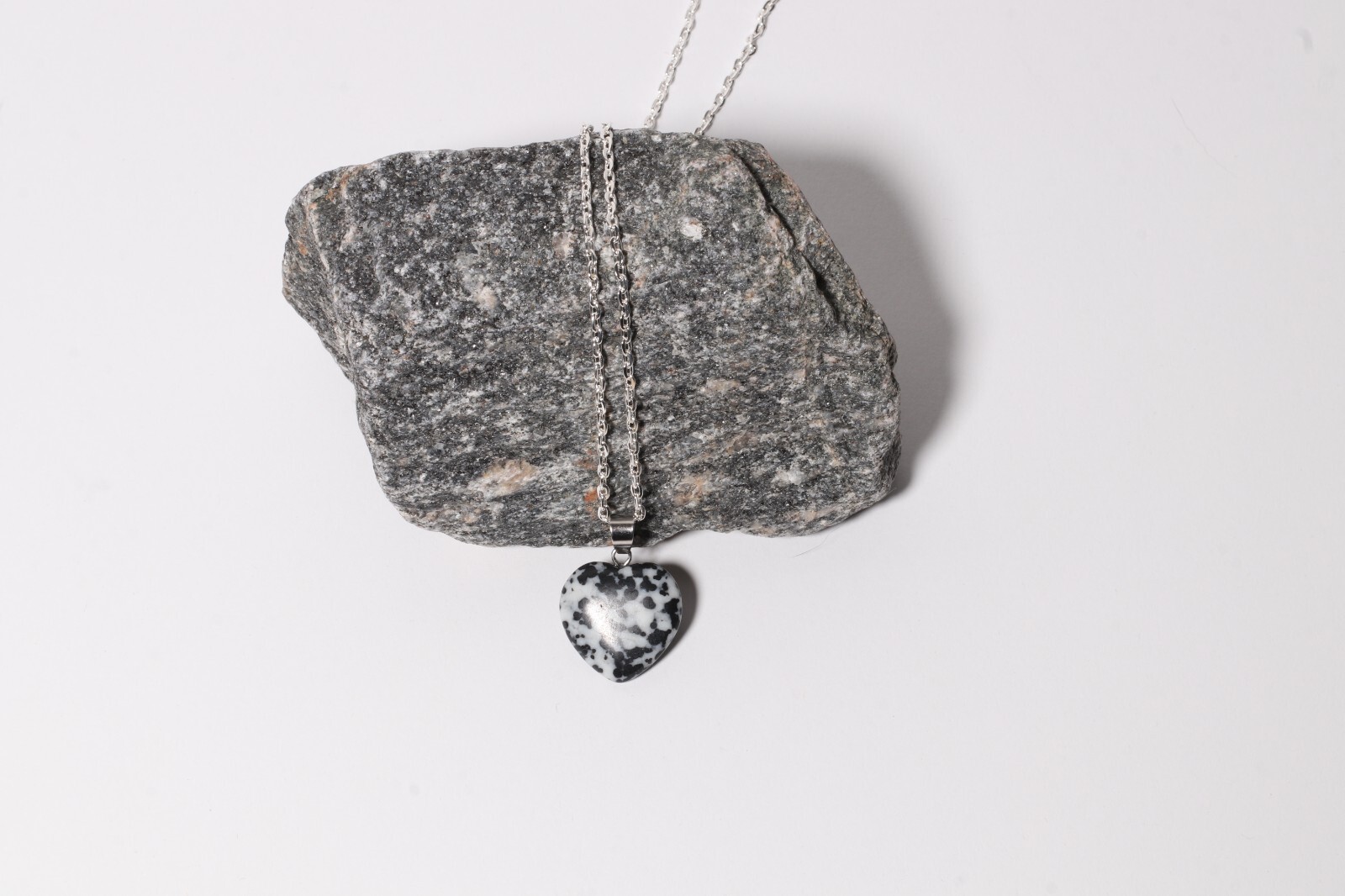 Cadena Corazon Piedra Natural Jaspe Dalmata Acero Inoxidable Chapada En Plata