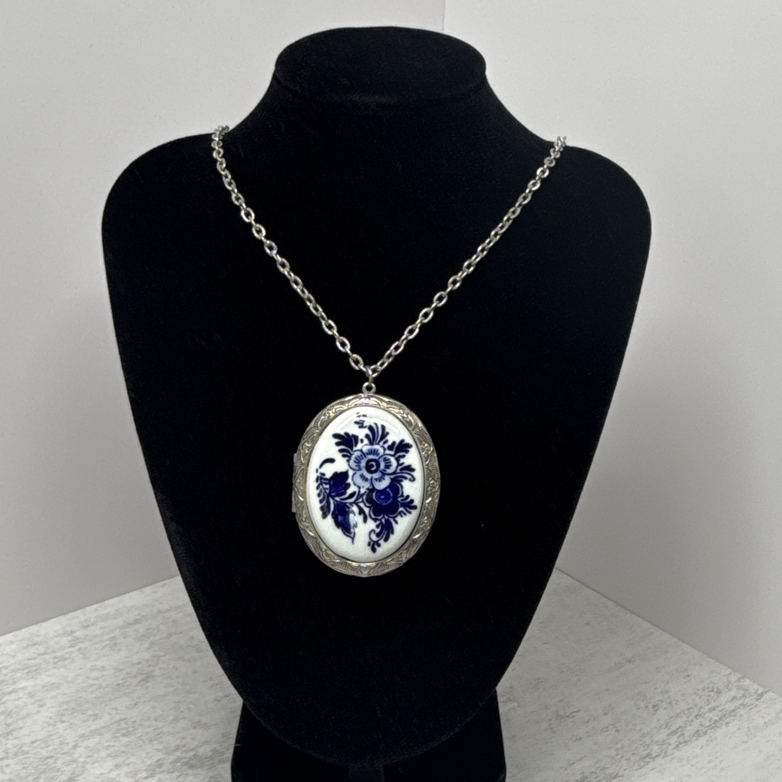 Silver Tone Metal Cable Chain Necklace Delft Blue & White Floral Locket Pendant